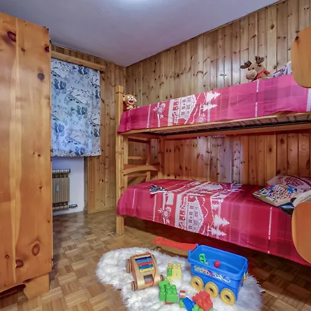 Snowflakes Retreat - Roomy With A View & Relax Solarium Cir 0133