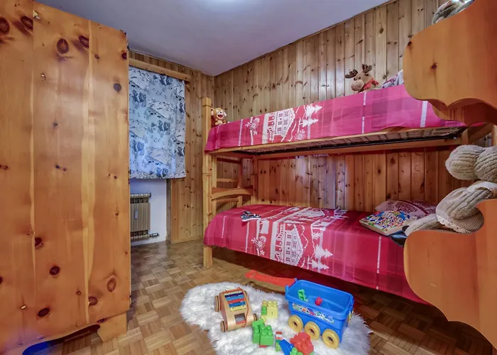 Snowflakes Retreat - Roomy With A View & Relax Solarium Cir 0133