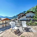 Snowflakes Retreat - Roomy With A View & Relax Solarium Cir 0133